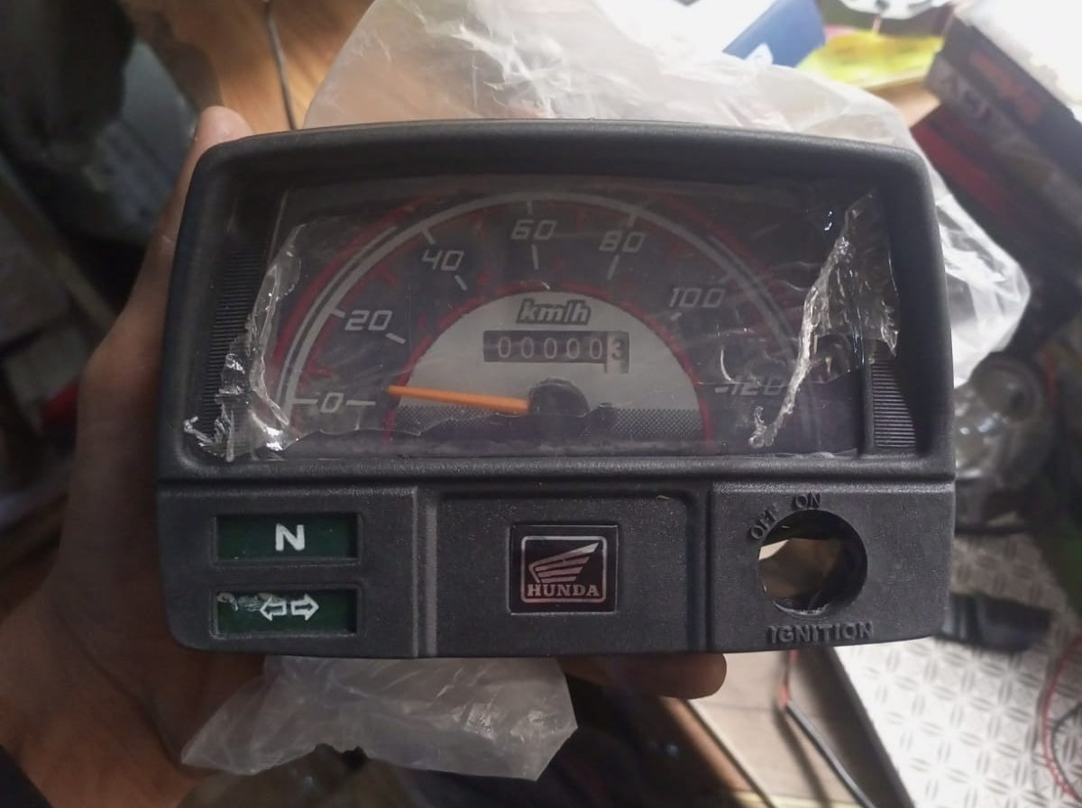 CD70 Bike Parts Set – Meter, Headlight, Tail Light, Indicators & Footrest HHC