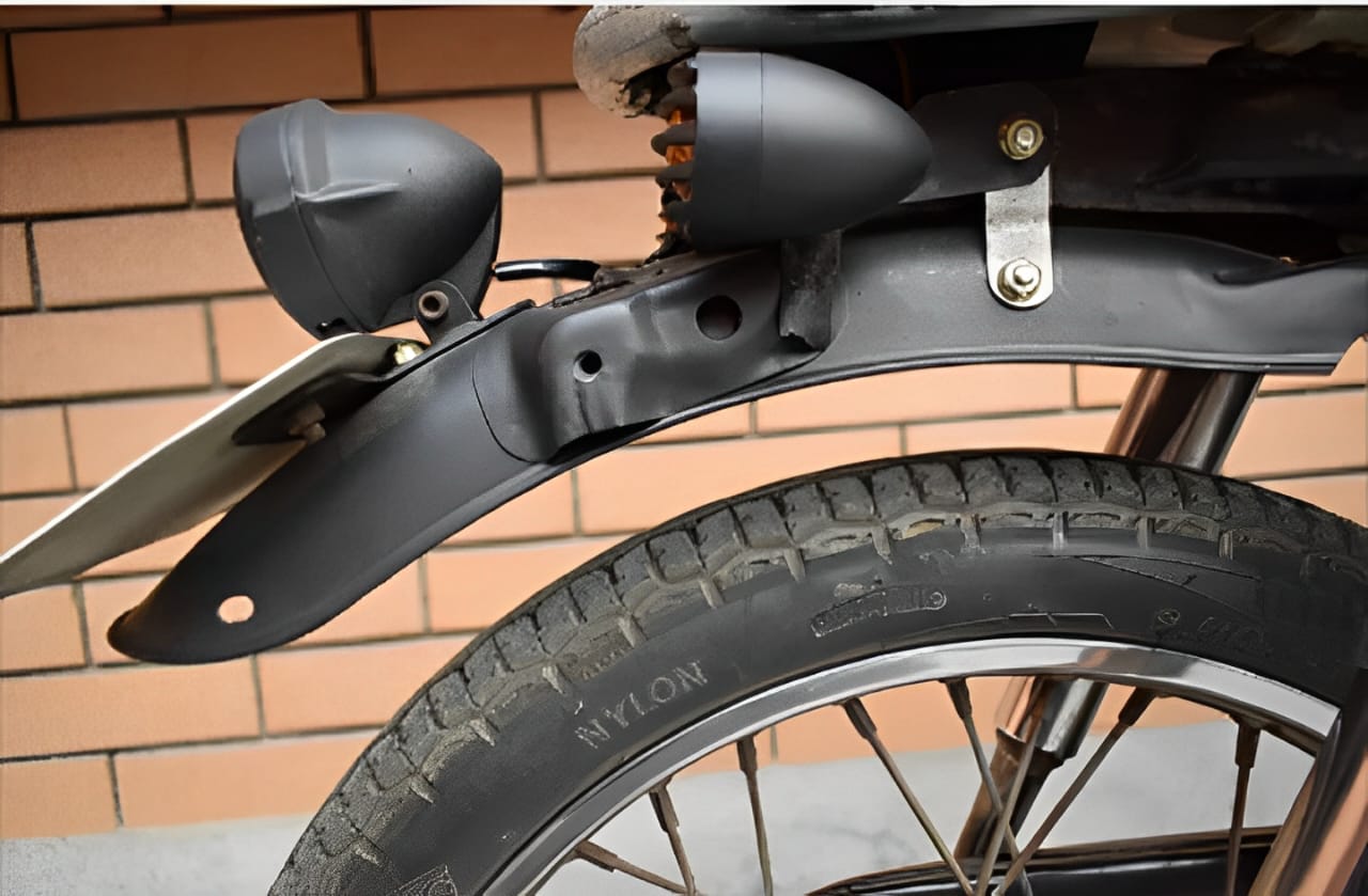 Motorcycle Cafe Racer Tail Light with Number Plate Holder HHC