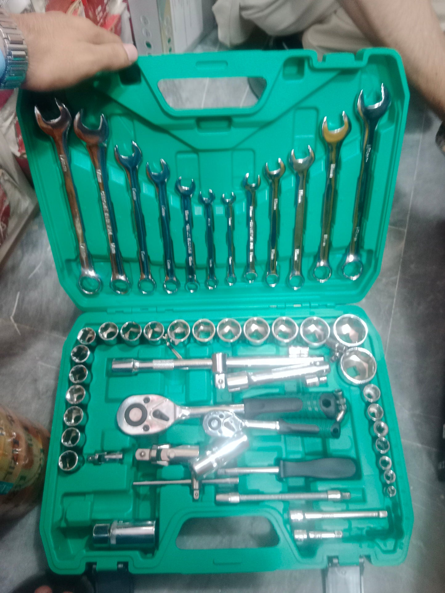 61-Piece Chrome Vanadium (Cr-V) Socket Wrench & Sleeve Tool Set HHC