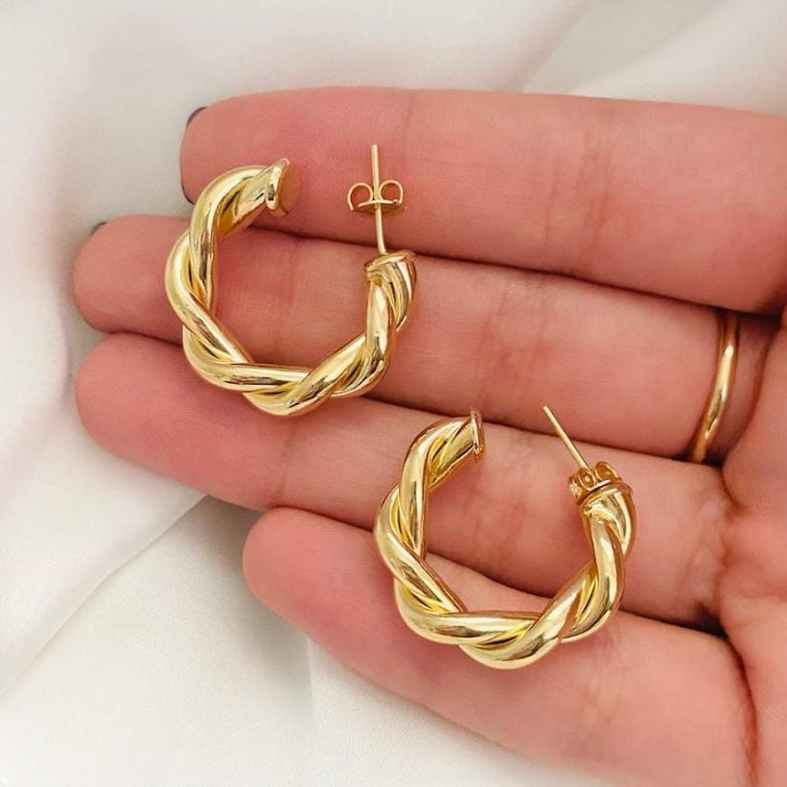 Twisted Sparkling Earrings – WJ-101 Rida's Collection