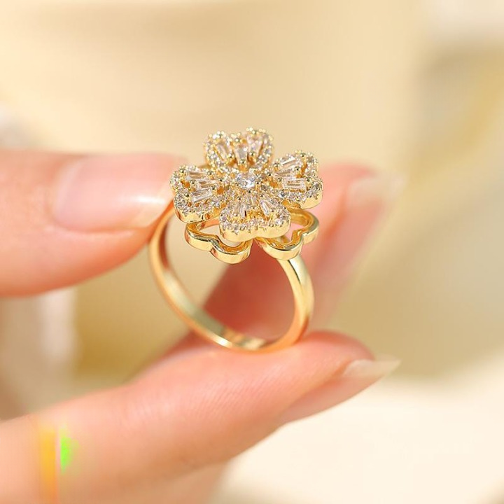 Clover Zircon Rotating Ring – QSJ-110 HHC