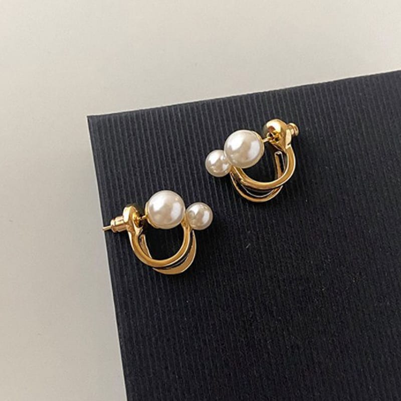 ZVT-167 Korean Pearl Circle Earrings HHC