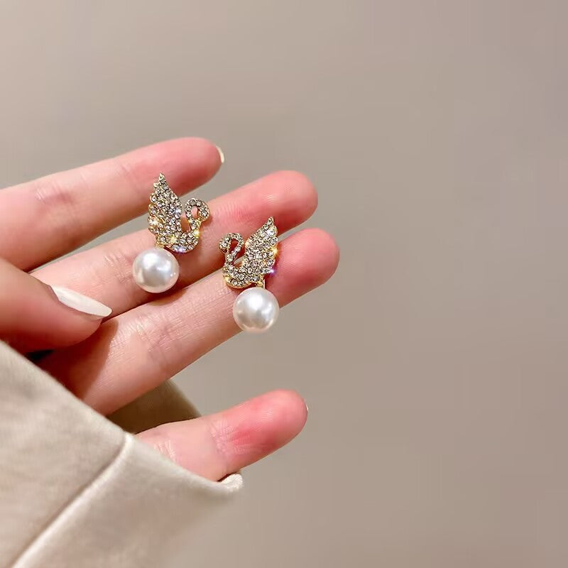 ZJE-911 Swan Pearl Earrings HHC