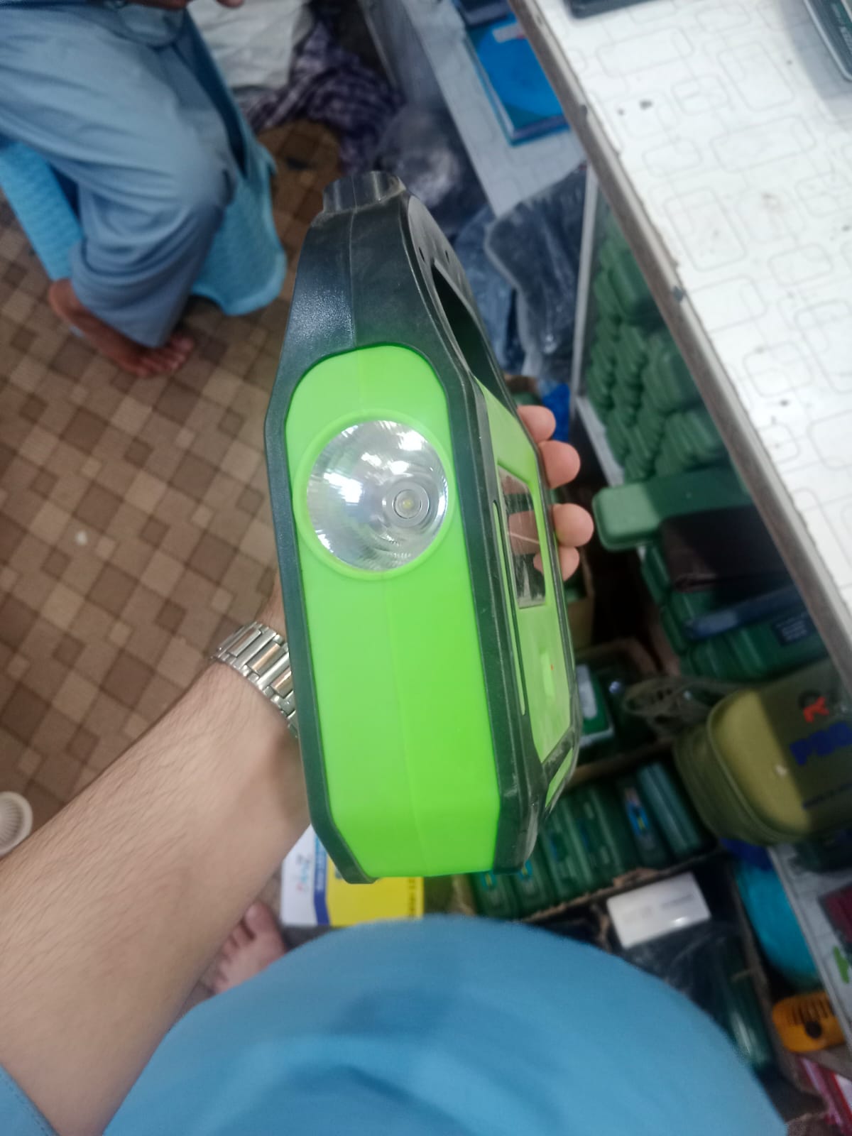 Portable Solar LED Flood Light – Emergency Work Light with Carry Handle HHC