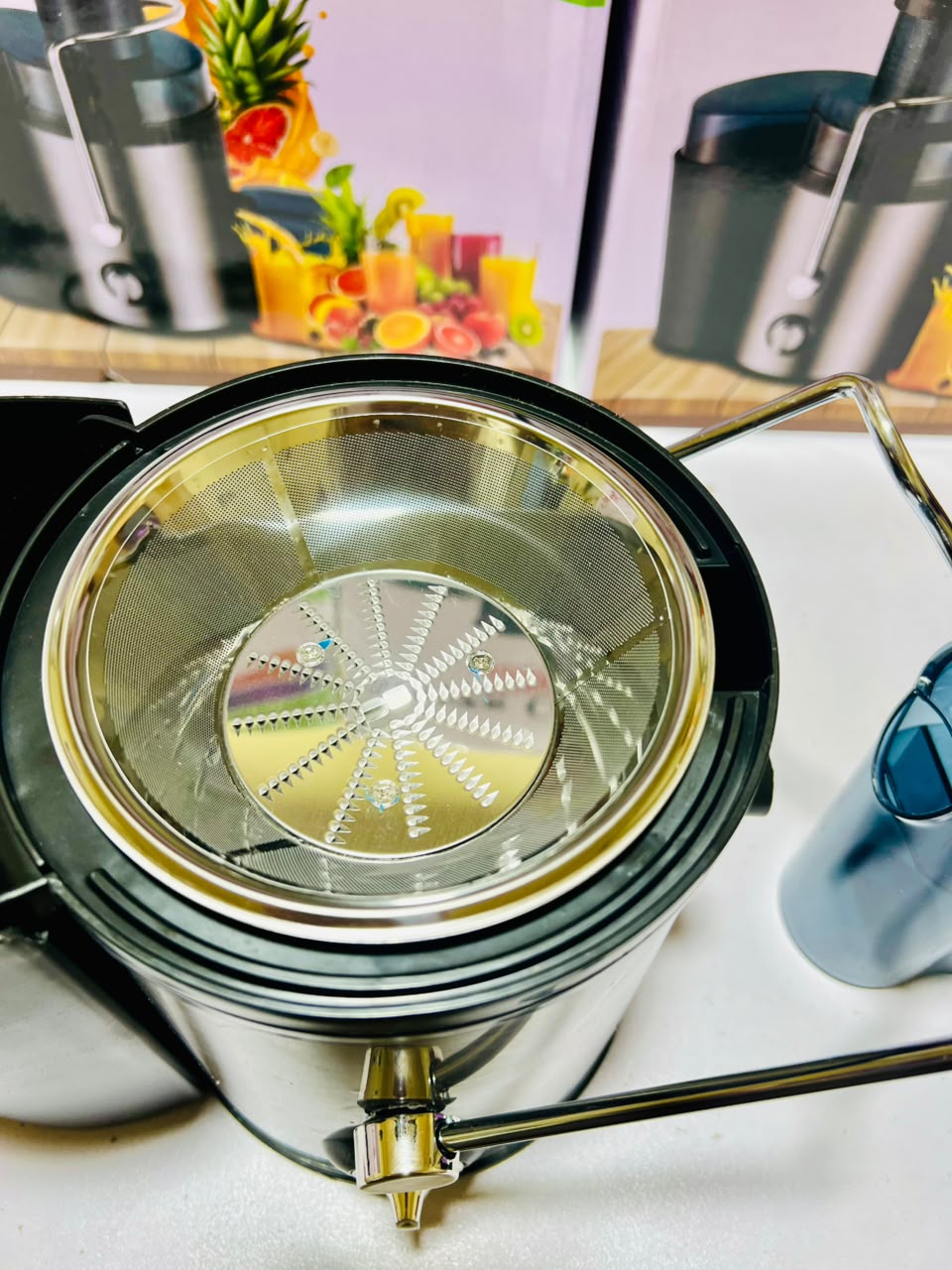 Silver Crest Fruit Juicer With Two Speed Settings HHC
